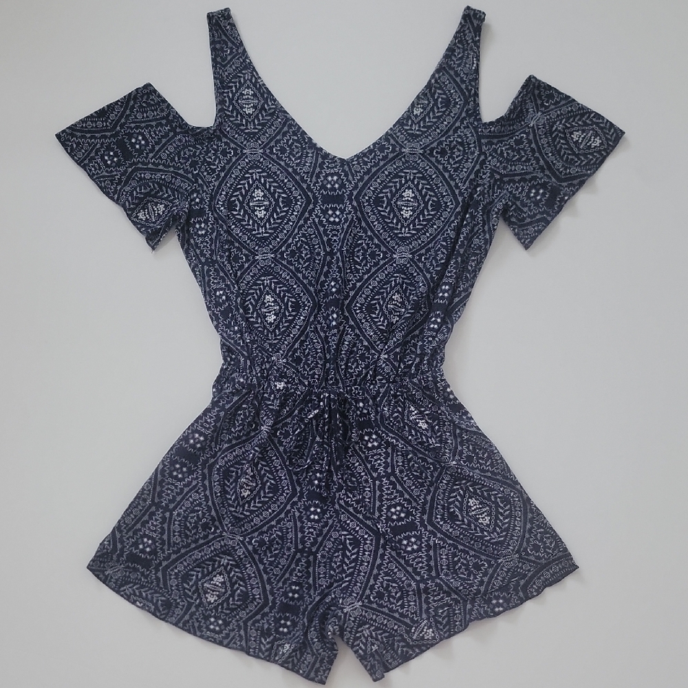 Women's Derek Heart Casual Navy and White Cold Shoulder Patterned Romper Size L